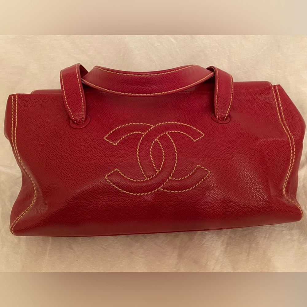 Chanel Tote Leather CC Logo on front AUTHENTIC VGUC